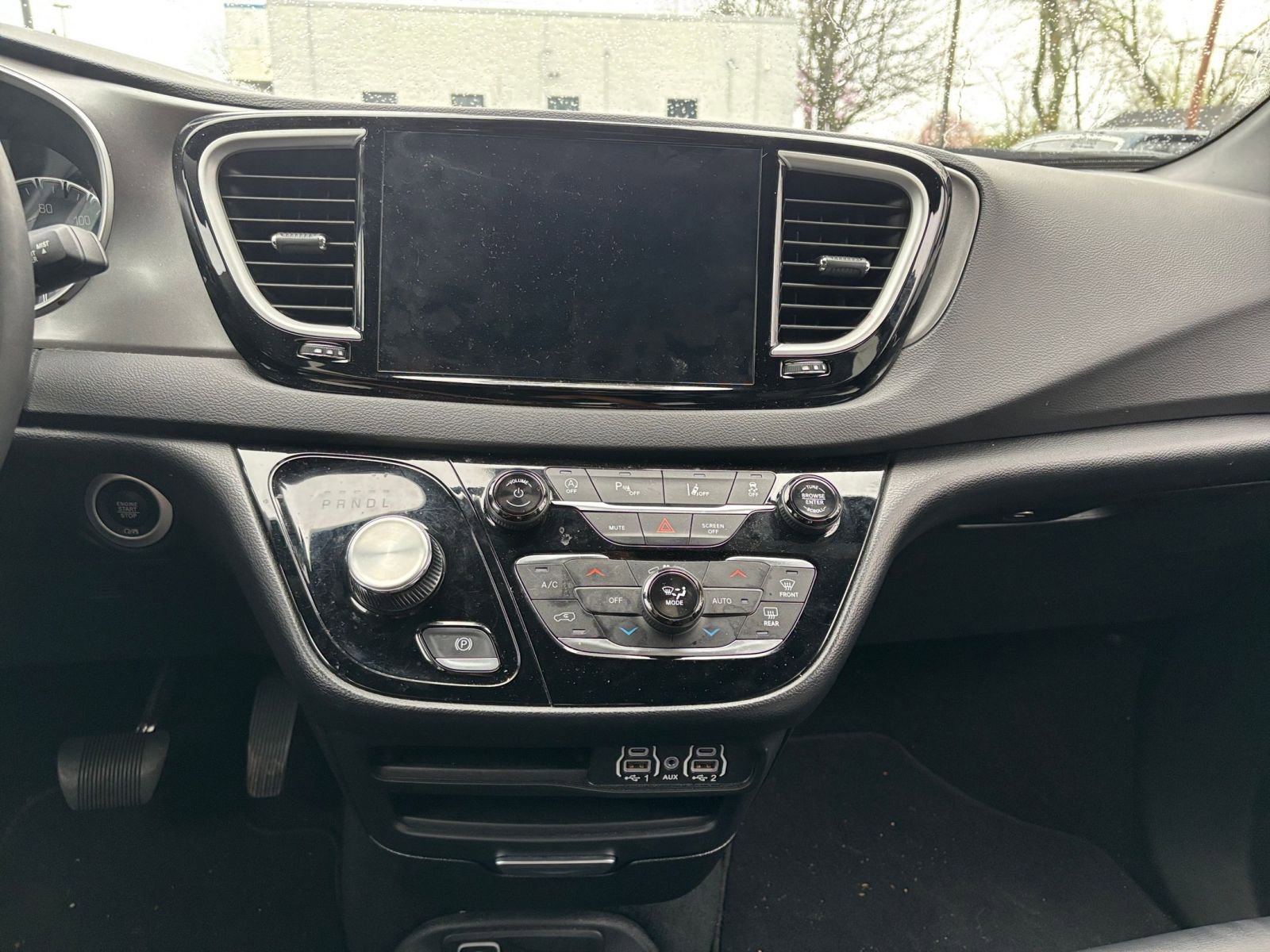 Used 2025 Chrysler Pacifica Select image 17