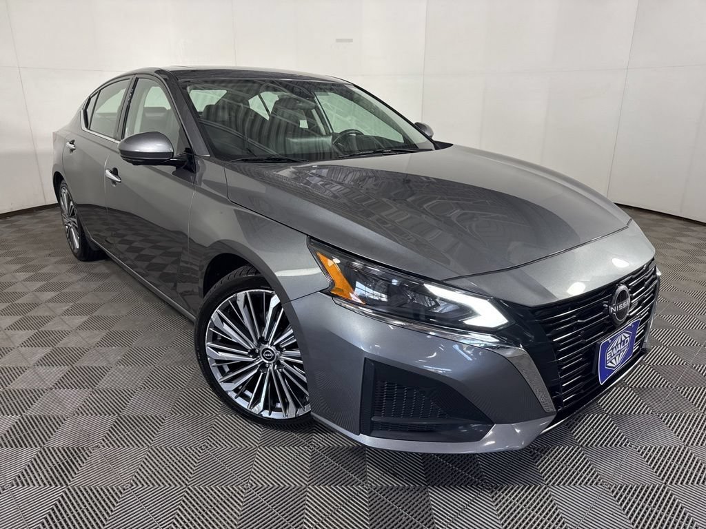 Used 2023 Nissan Altima 2.5 SL FWD image 2