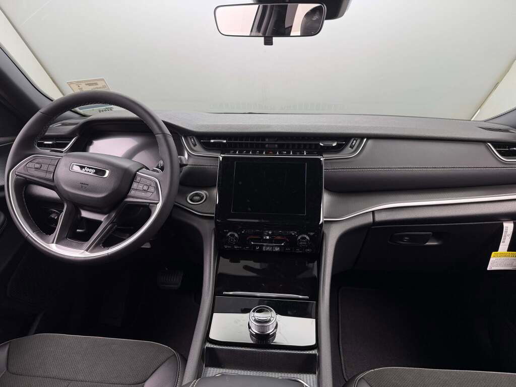 New 2025 Jeep Grand Cherokee L Altitude image 27