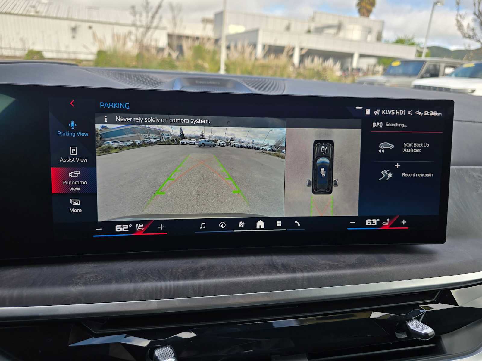 Used 2025 BMW X7 M60i w/ Executive Package image 32