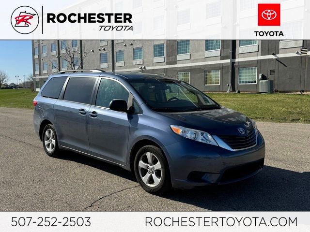 Used 2016 Toyota Sienna LE FWD image 1