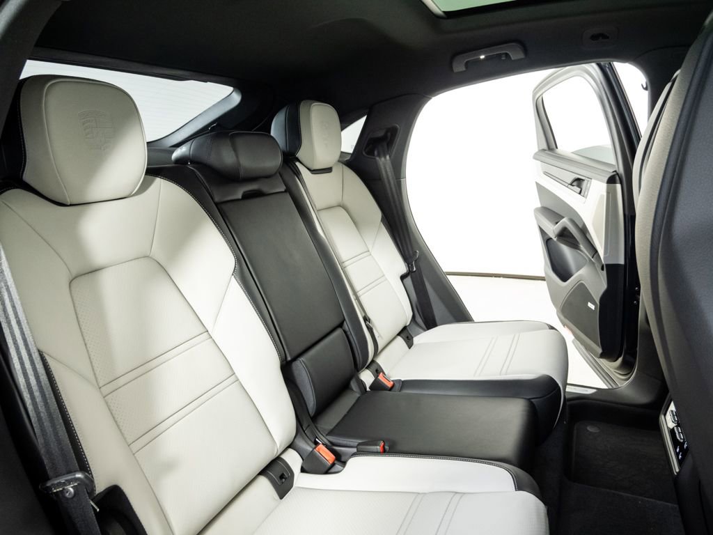 New 2026 Porsche Cayenne Base image 23