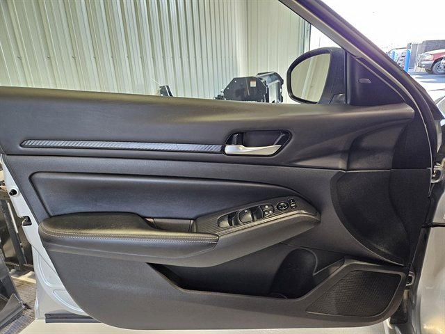 Used 2024 Nissan Altima 2.5 SV image 8