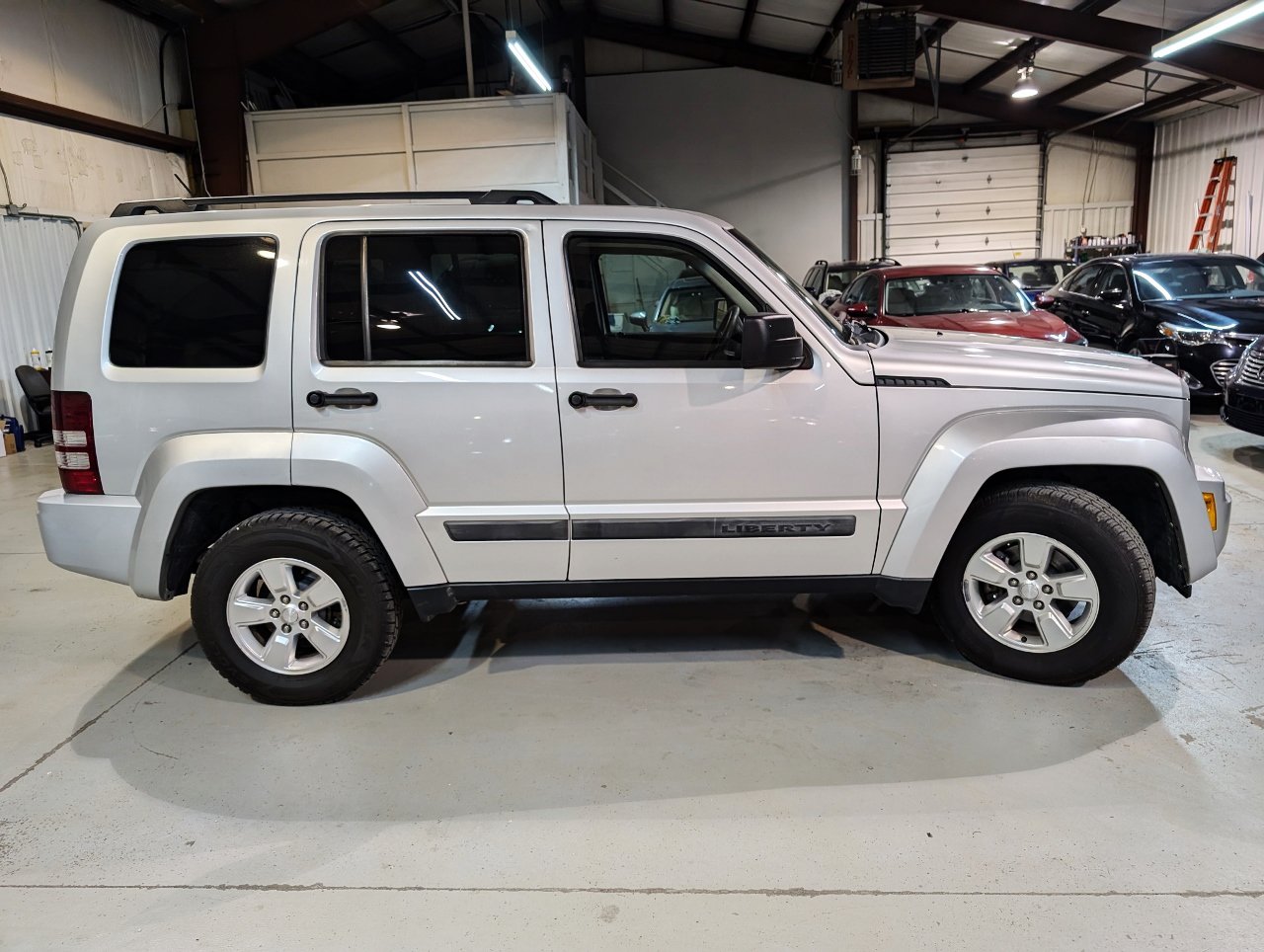 Used 2010 Jeep Liberty Sport w/ Popular Equipment Group AWD/4WD image 8