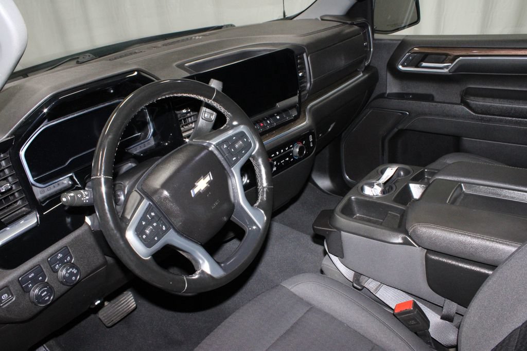 Used 2024 Chevrolet Silverado 1500 LT AWD/4WD image 24