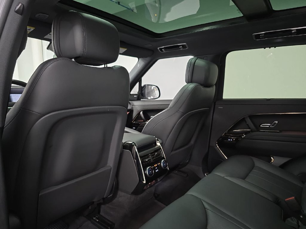 Used 2025 Land Rover Range Rover Sport Dynamic SE AWD/4WD image 27