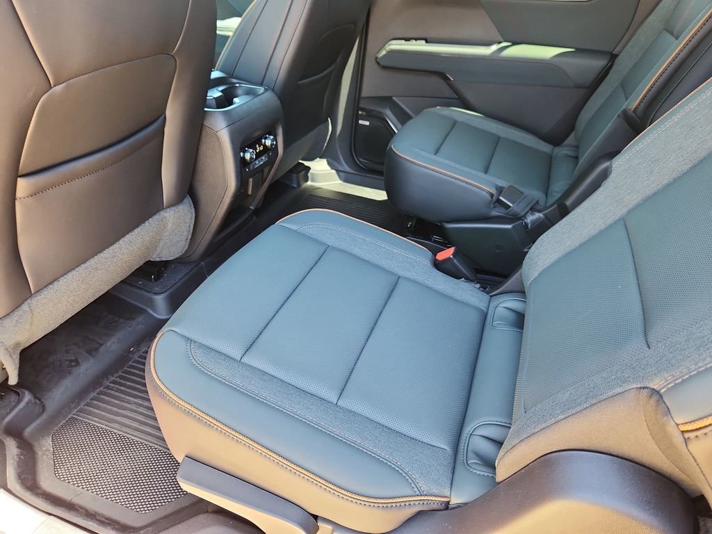 New 2026 GMC Acadia AT4 w/ Luxury Package AWD/4WD image 9