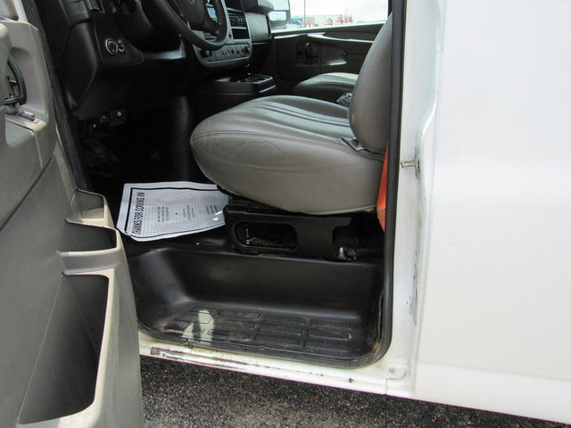 Used 2014 Chevrolet Express 2500 RWD image 27