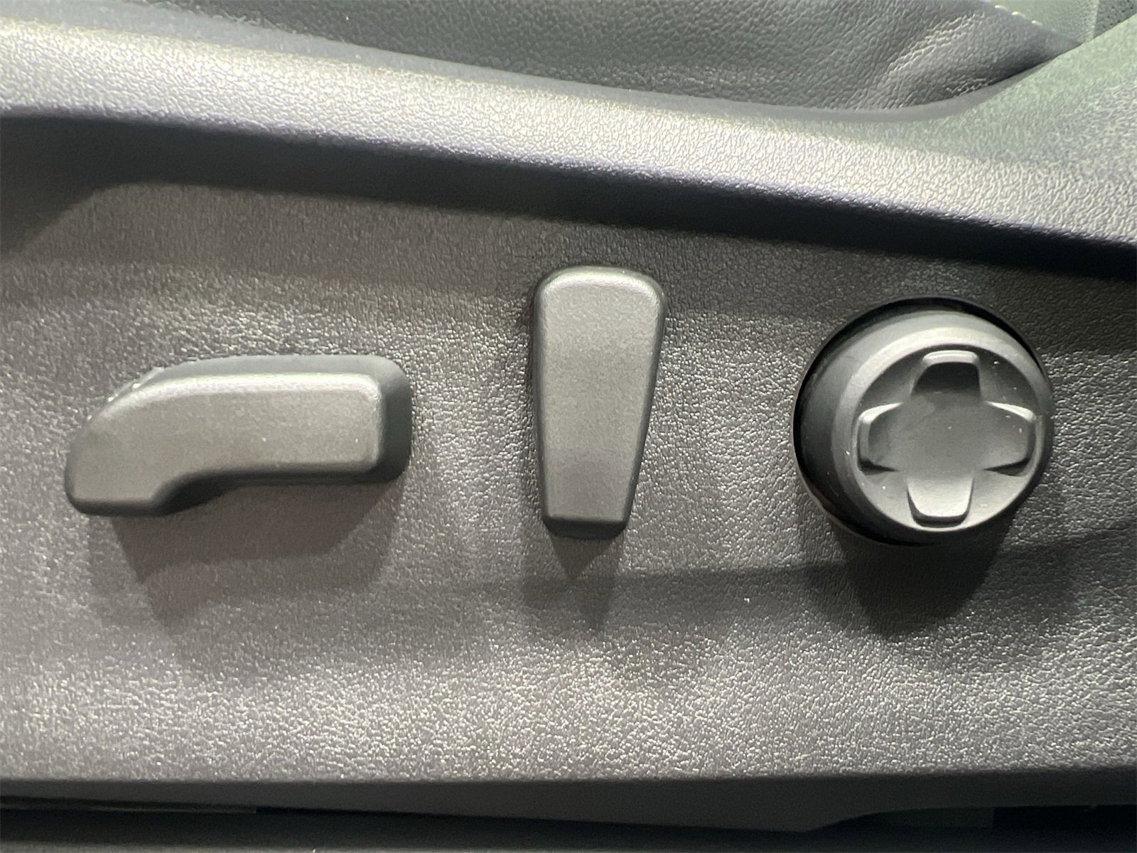 Used 2024 Subaru Ascent Limited w/ Technology Package image 12