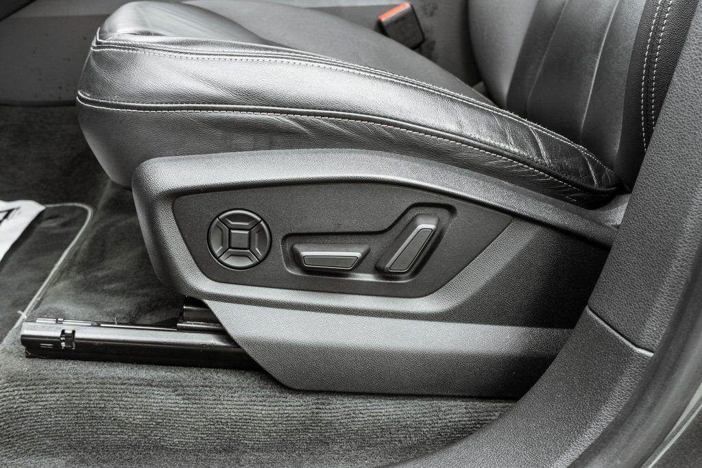 Used 2019 Audi Q8 Premium image 26