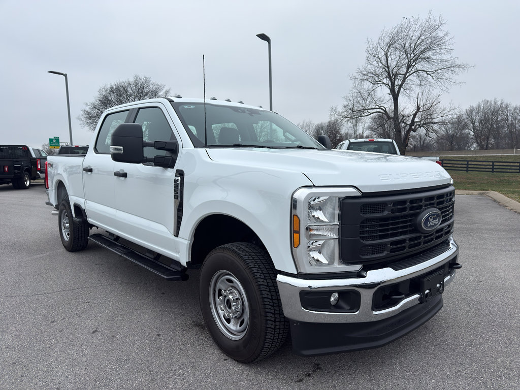 Used 2025 Ford F250 XL w/ FX4 Off-Road Package image 3