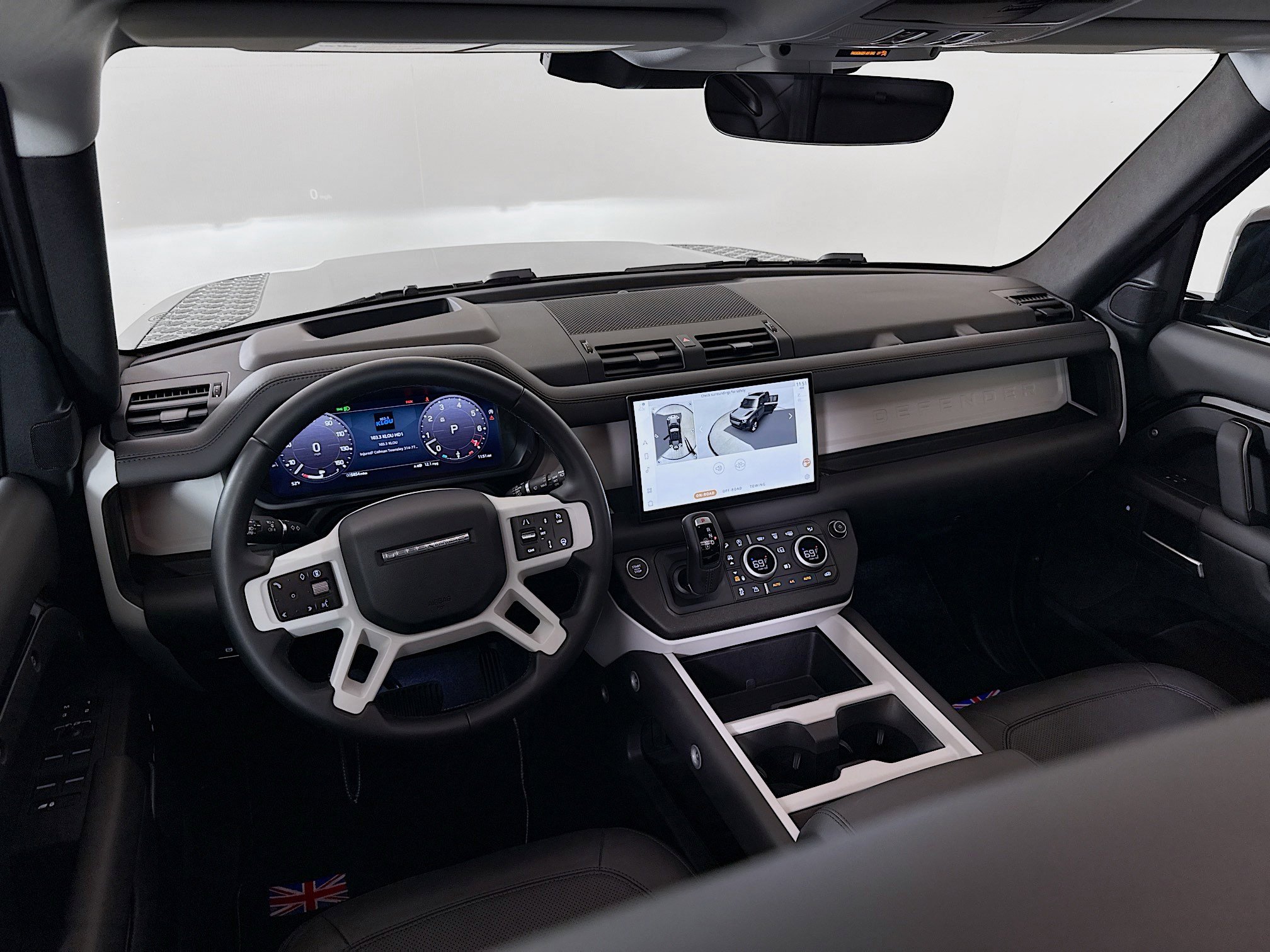 Used 2025 Land Rover Defender 110 X-Dynamic SE image 23