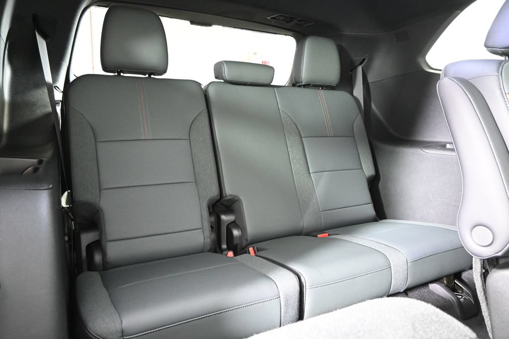 Used 2026 GMC Acadia AT4 w/ Luxury Package AWD/4WD image 16