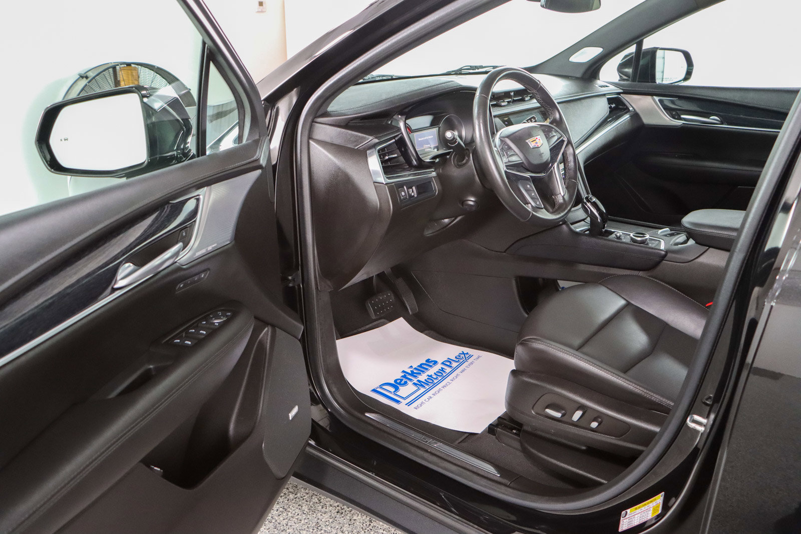 Used 2023 Cadillac XT5 Premium Luxury image 3