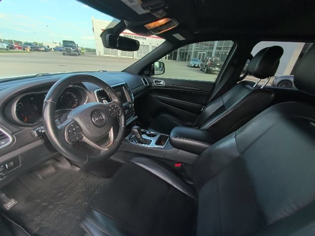Used 2017 Jeep Grand Cherokee Altitude AWD/4WD image 11