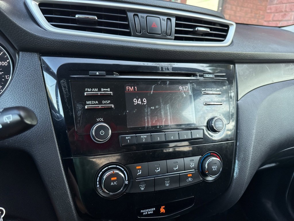 Used 2016 Nissan Rogue S w/ S Family Package image 3