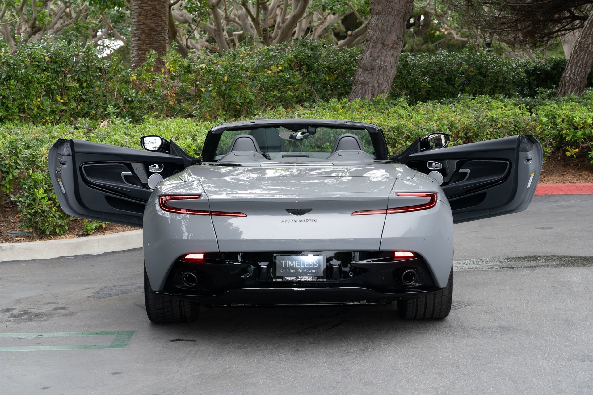 Used 2022 Aston Martin DB11 Volante RWD image 8