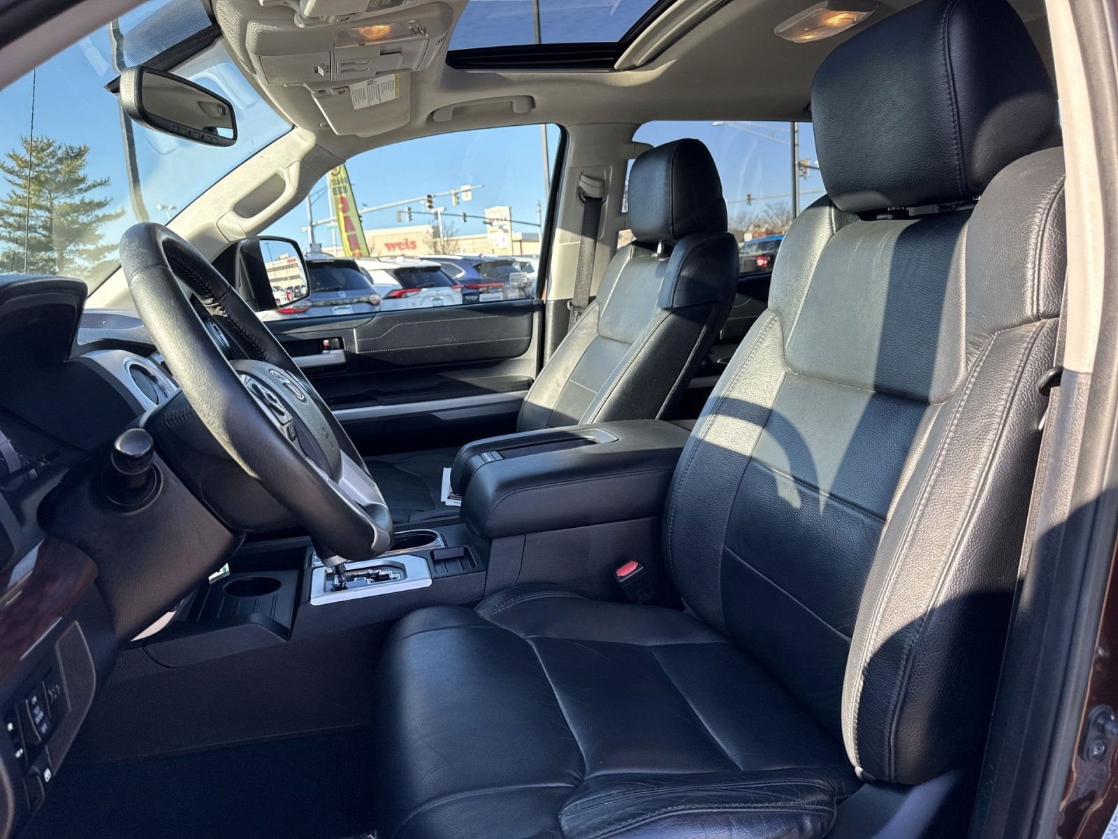 Used 2016 Toyota Tundra Limited w/ Limited Premium Package image 10