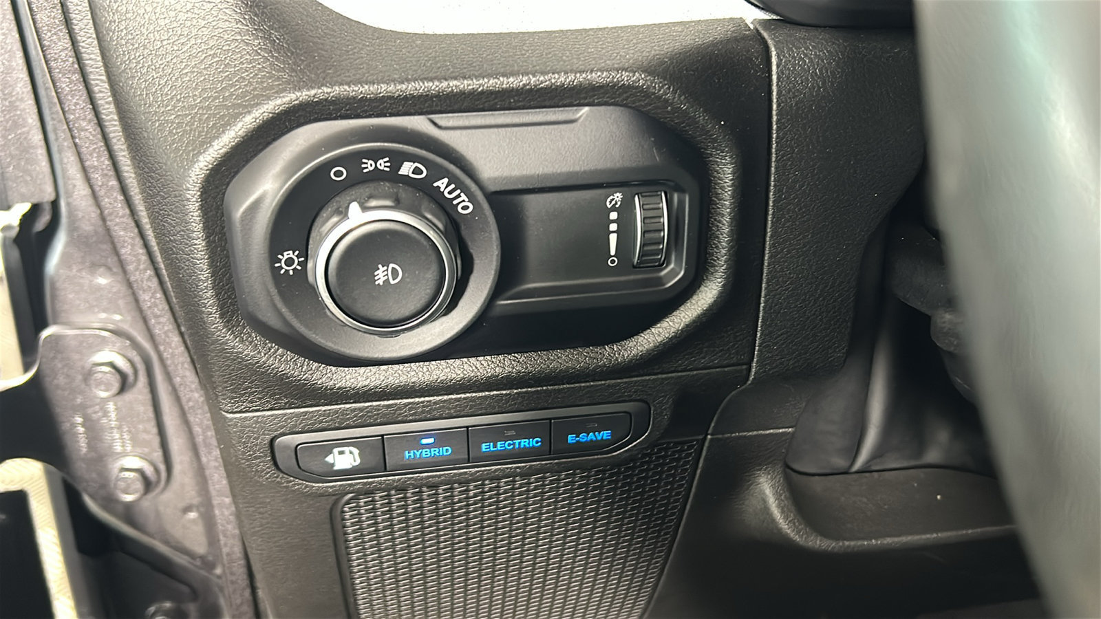 Used 2024 Jeep Wrangler Unlimited AWD/4WD image 23