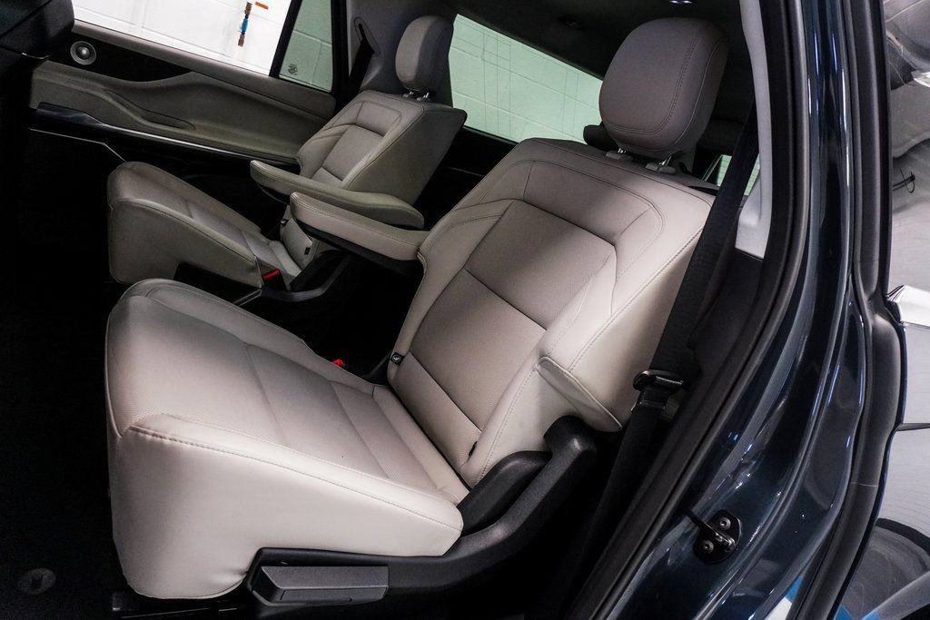 Used 2025 Lincoln Navigator L Reserve AWD/4WD image 9