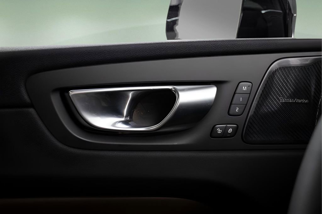 New 2024 Volvo XC60 T8 Plus w/ Protection Package Premier image 17