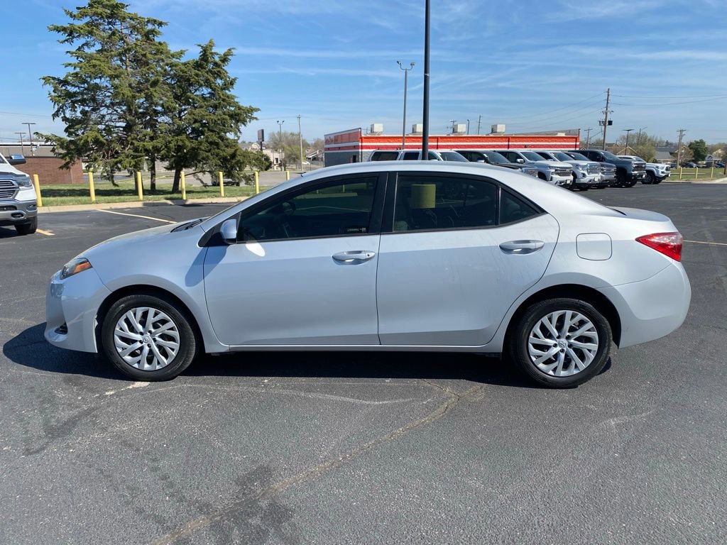 Used 2017 Toyota Corolla LE image 6