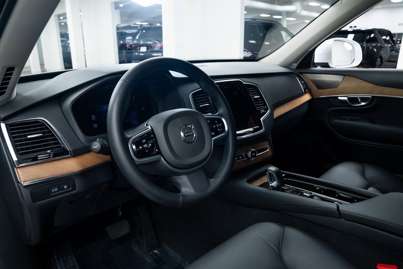 Used 2025 Volvo XC90 T8 Plus image 20