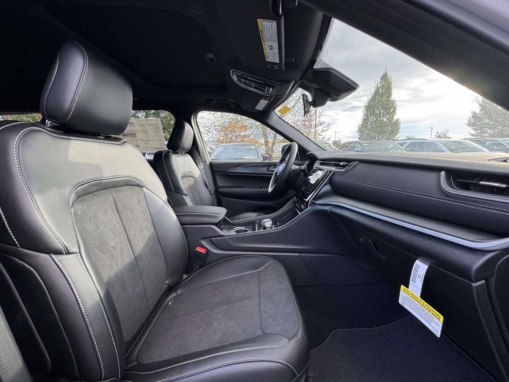 New 2025 Jeep Grand Cherokee L Altitude AWD/4WD image 16