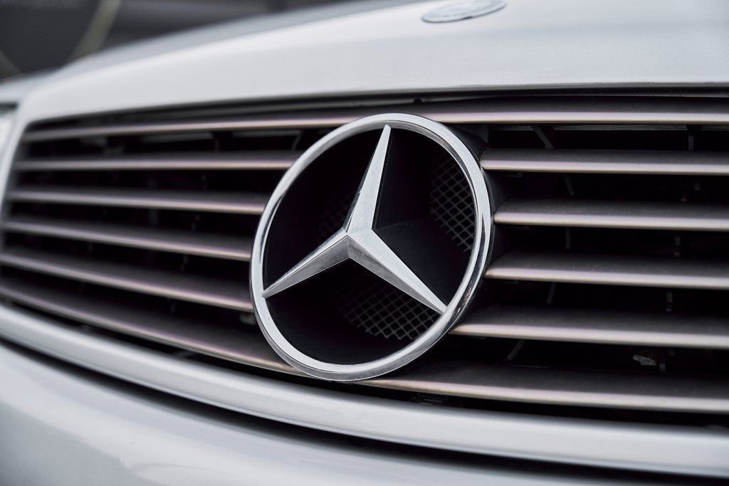 Used 2002 Mercedes-Benz SL 500 w/ SL2 Option Pkg image 8