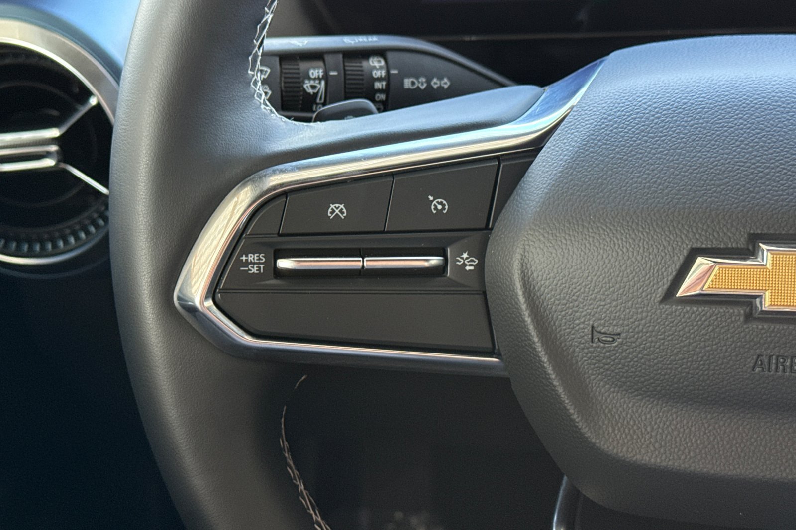 Used 2024 Chevrolet Equinox EV LT FWD image 35