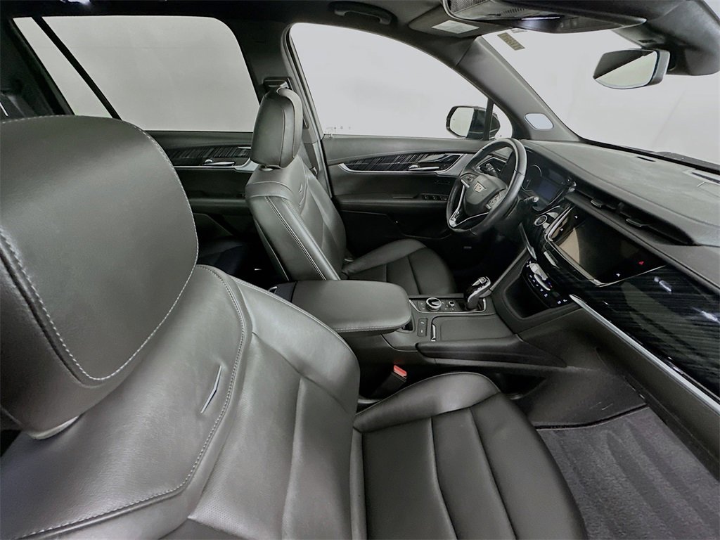Used 2025 Cadillac XT6 Premium Luxury image 31