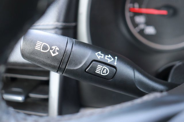 Used 2023 GMC Terrain SLT image 23