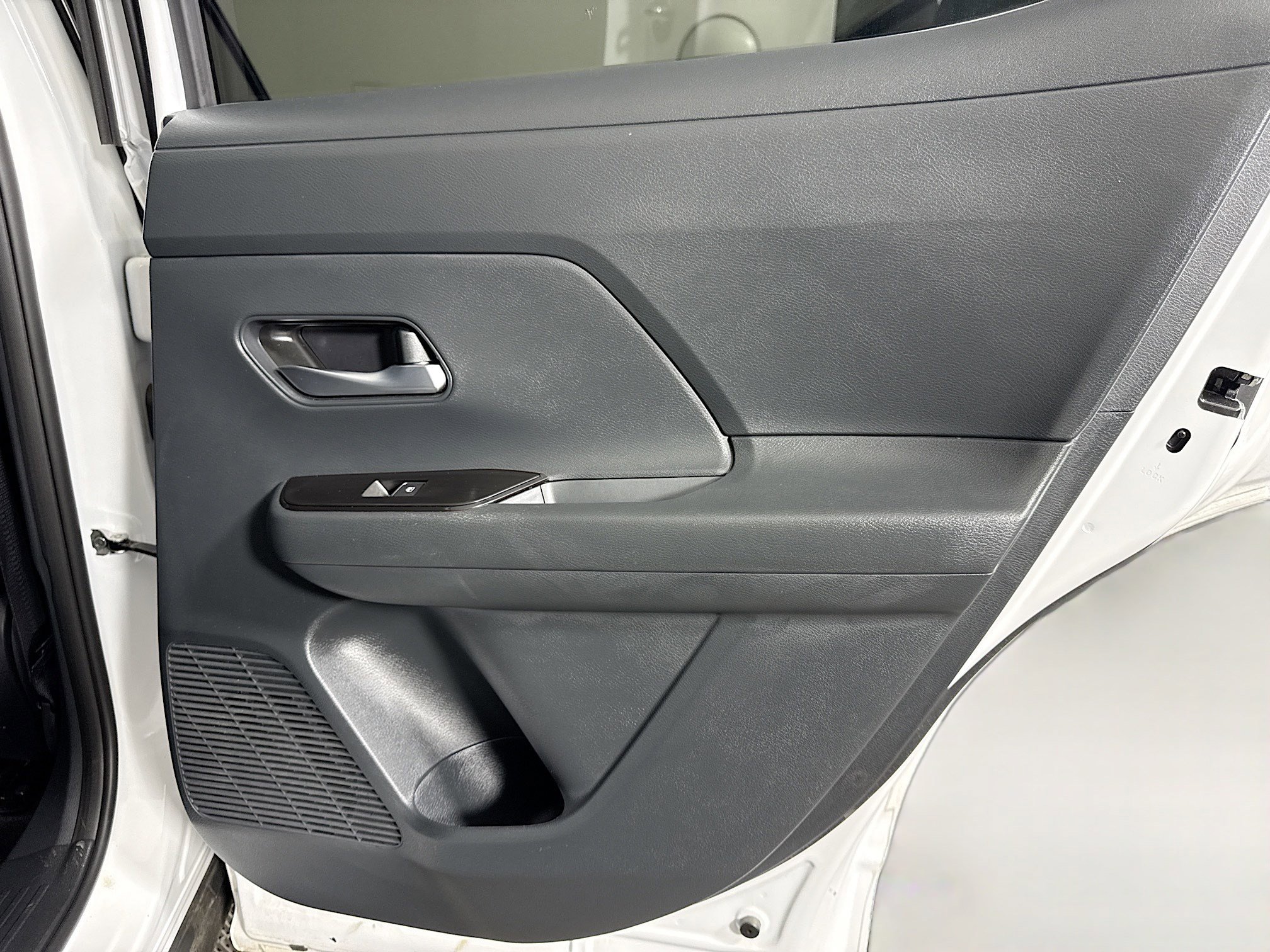 Used 2026 Nissan Kicks SR w/ SR Premium Package FWD image 28