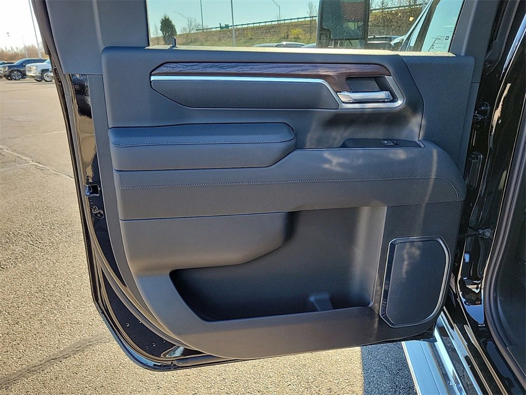 New 2026 GMC Sierra 2500 SLT w/ SLT Premium Package image 13