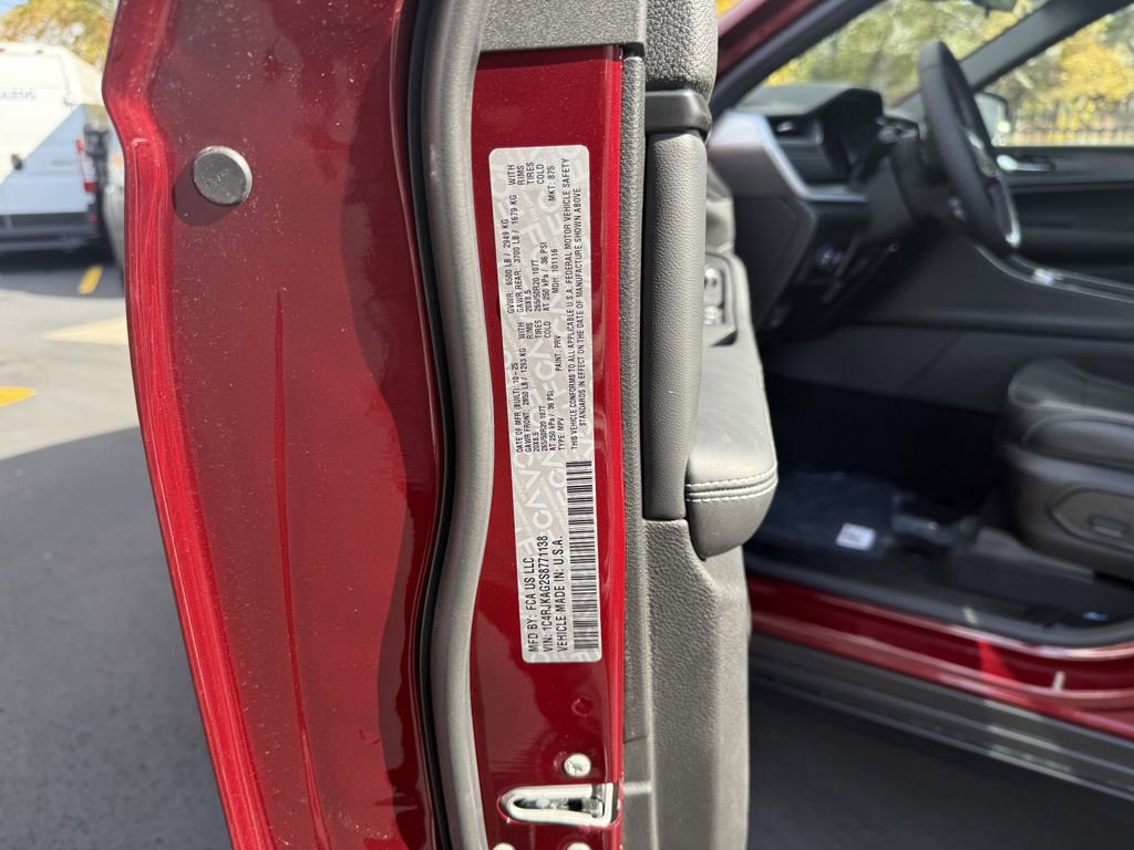 New 2025 Jeep Grand Cherokee L Altitude image 36