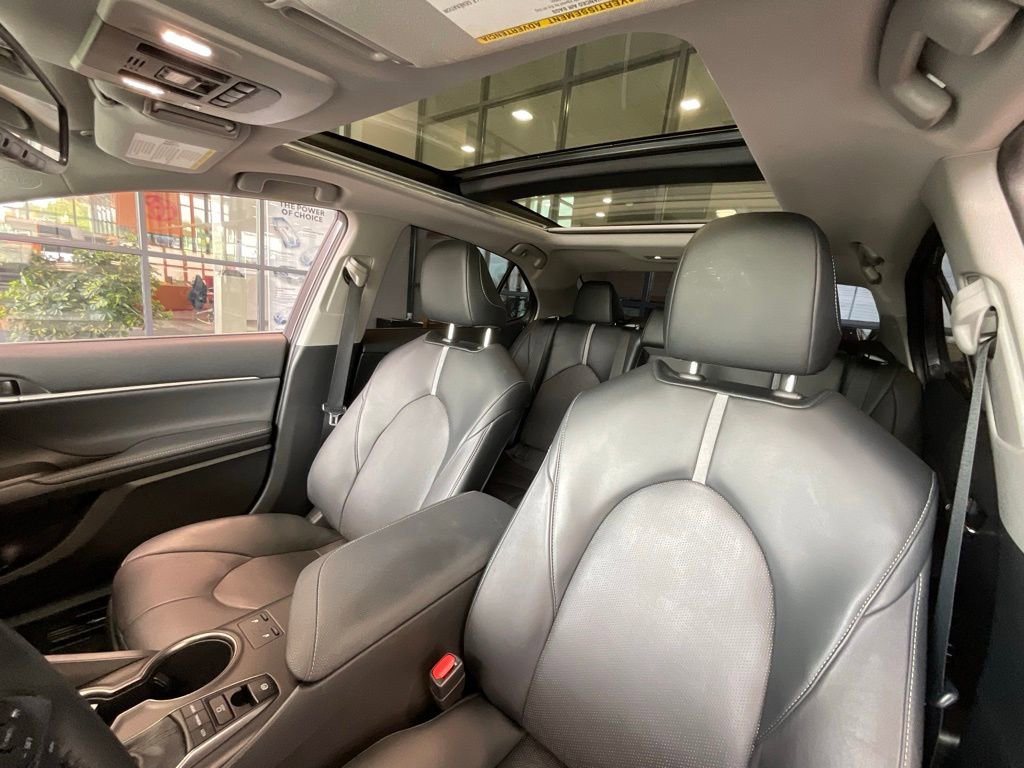 Used 2022 Toyota Camry XSE FWD image 10