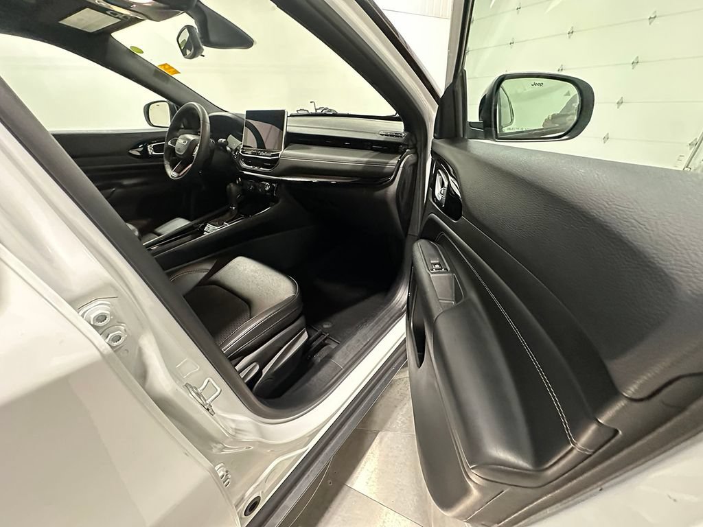 Used 2023 Jeep Compass Latitude AWD/4WD image 25