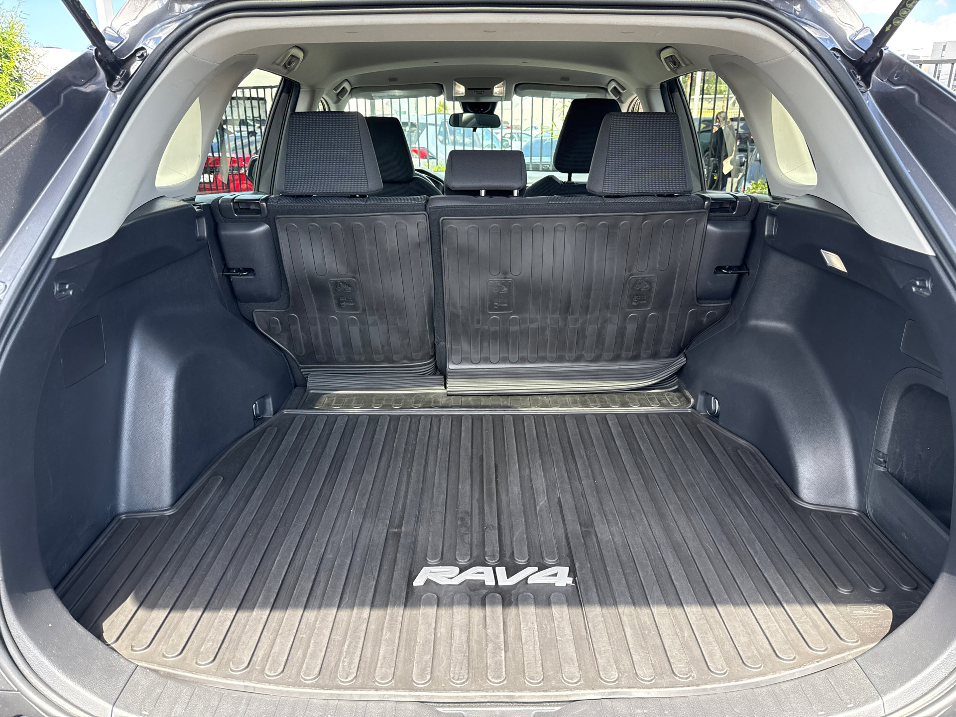 Used 2015 Toyota RAV4 XLE image 11