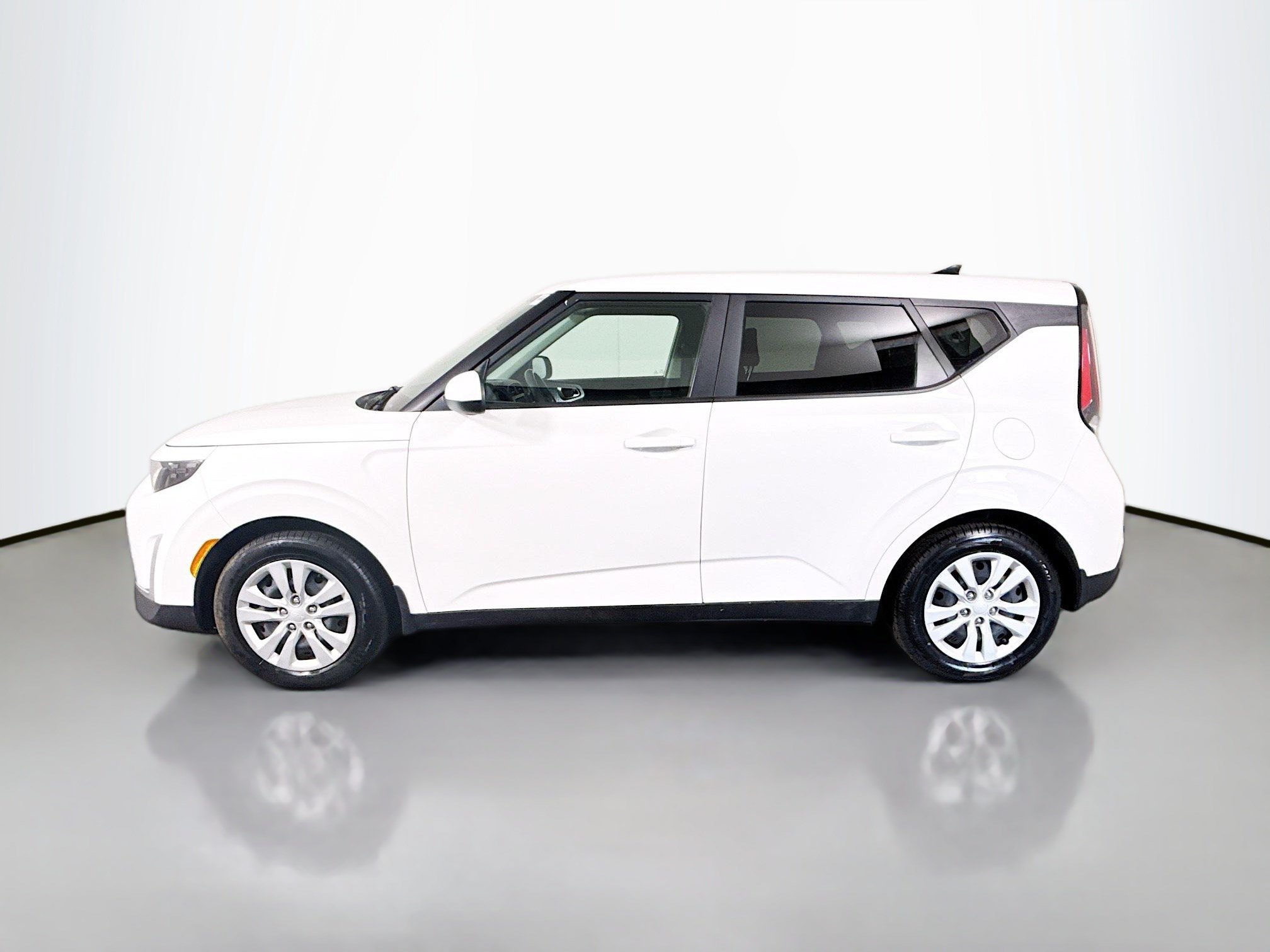 Used 2023 Kia Soul LX FWD image 6