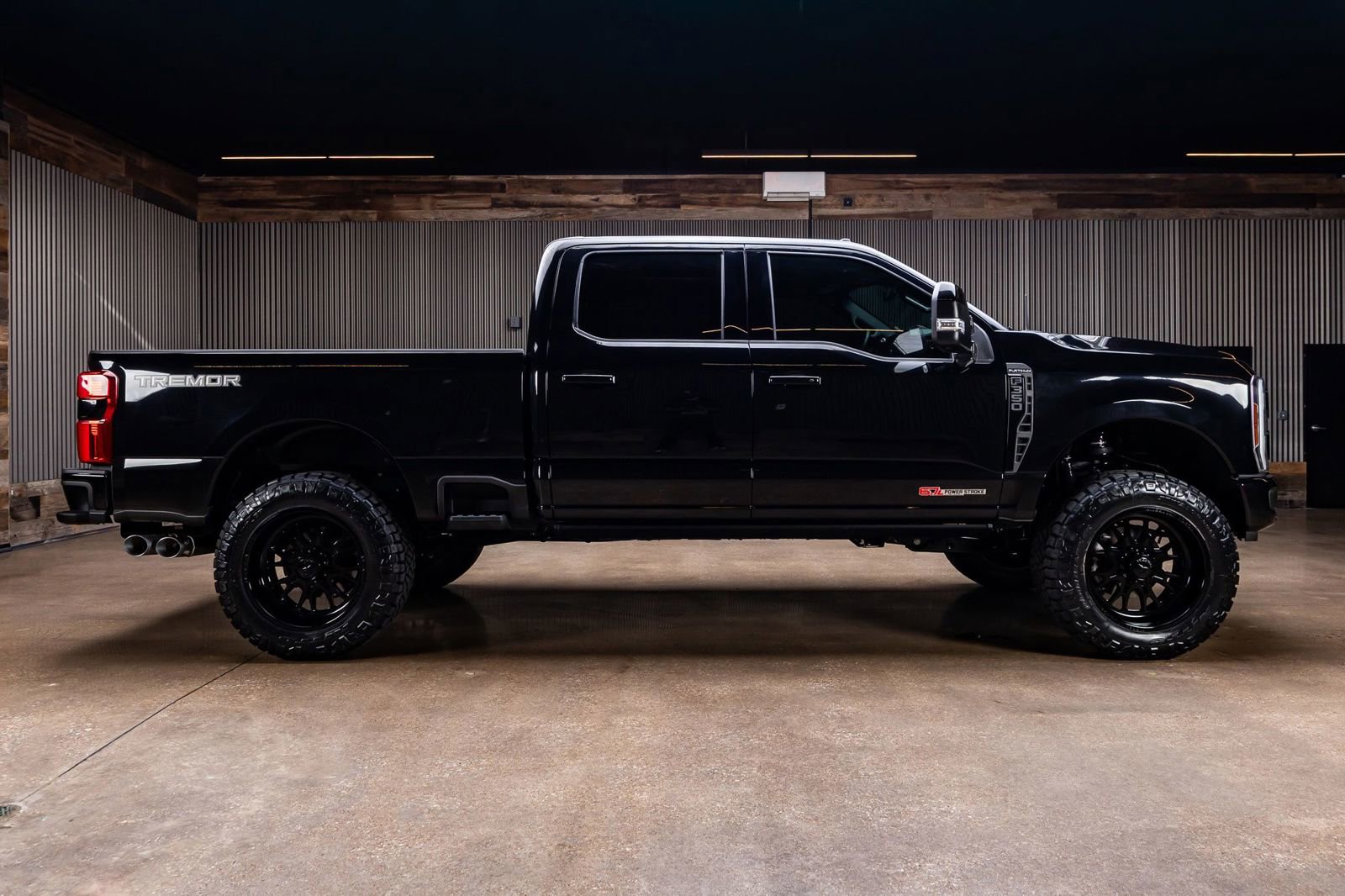 Used 2026 Ford F350 Platinum w/ Tremor Off-Road Package AWD/4WD image 11