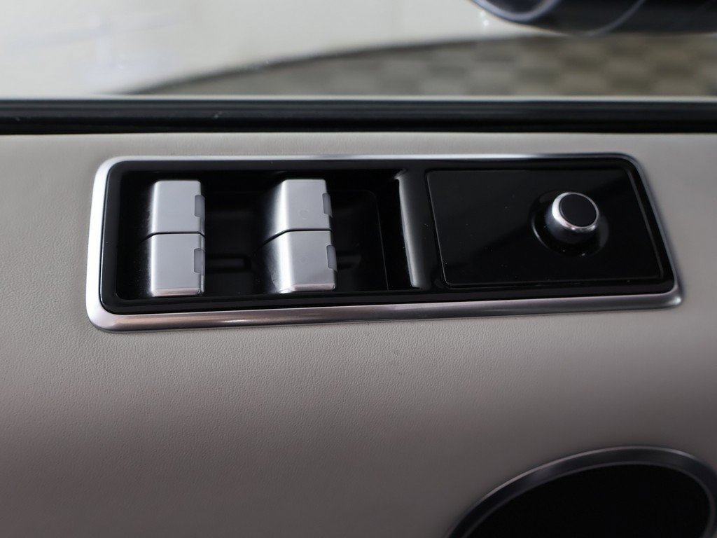 Used 2022 Land Rover Range Rover Sport SVR image 40