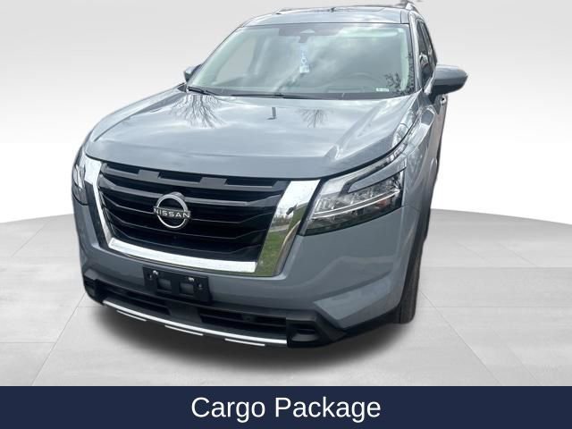 Used 2024 Nissan Pathfinder Platinum image 2