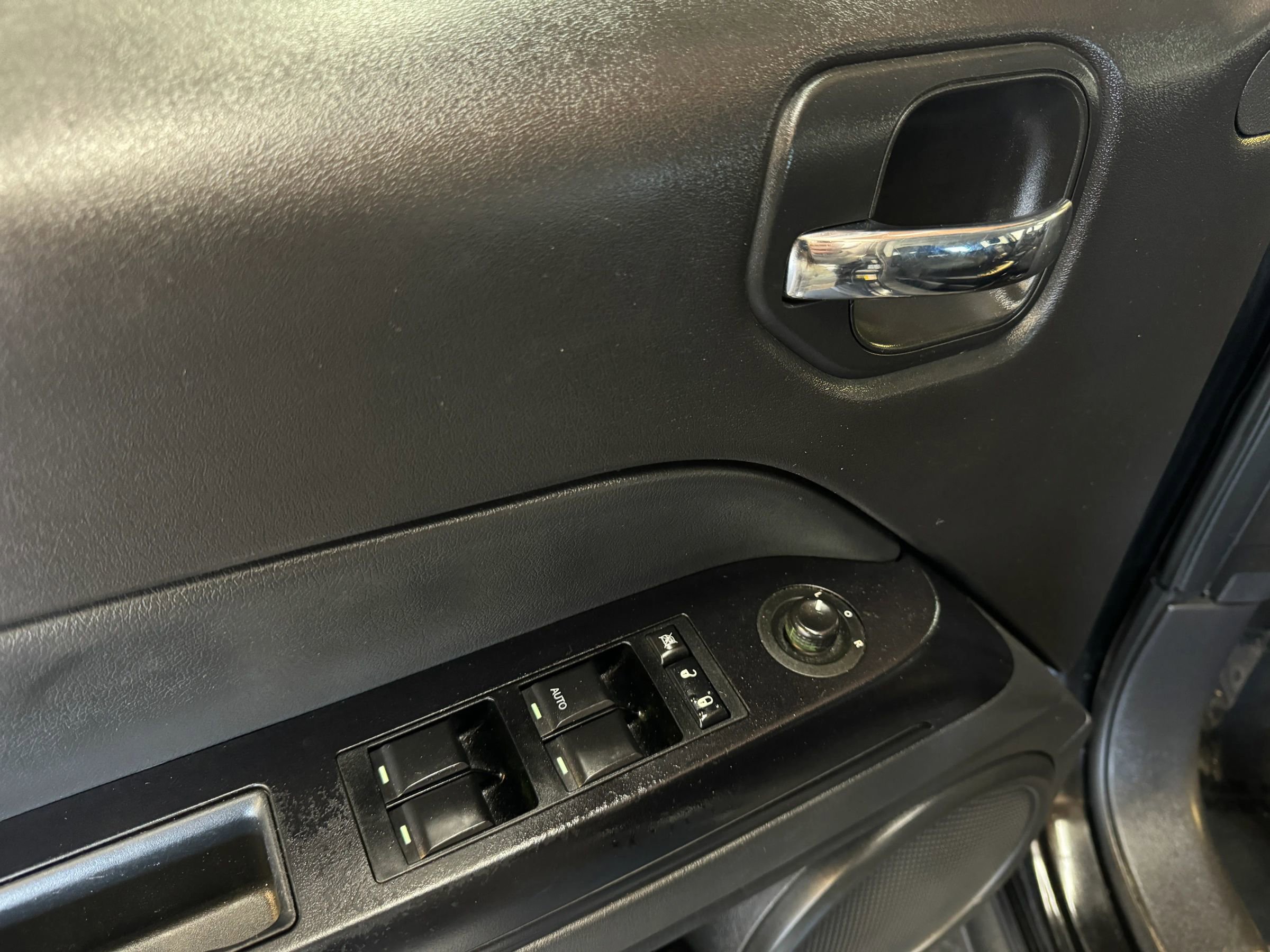 Used 2014 Jeep Patriot Sport w/ Power Value Group image 9