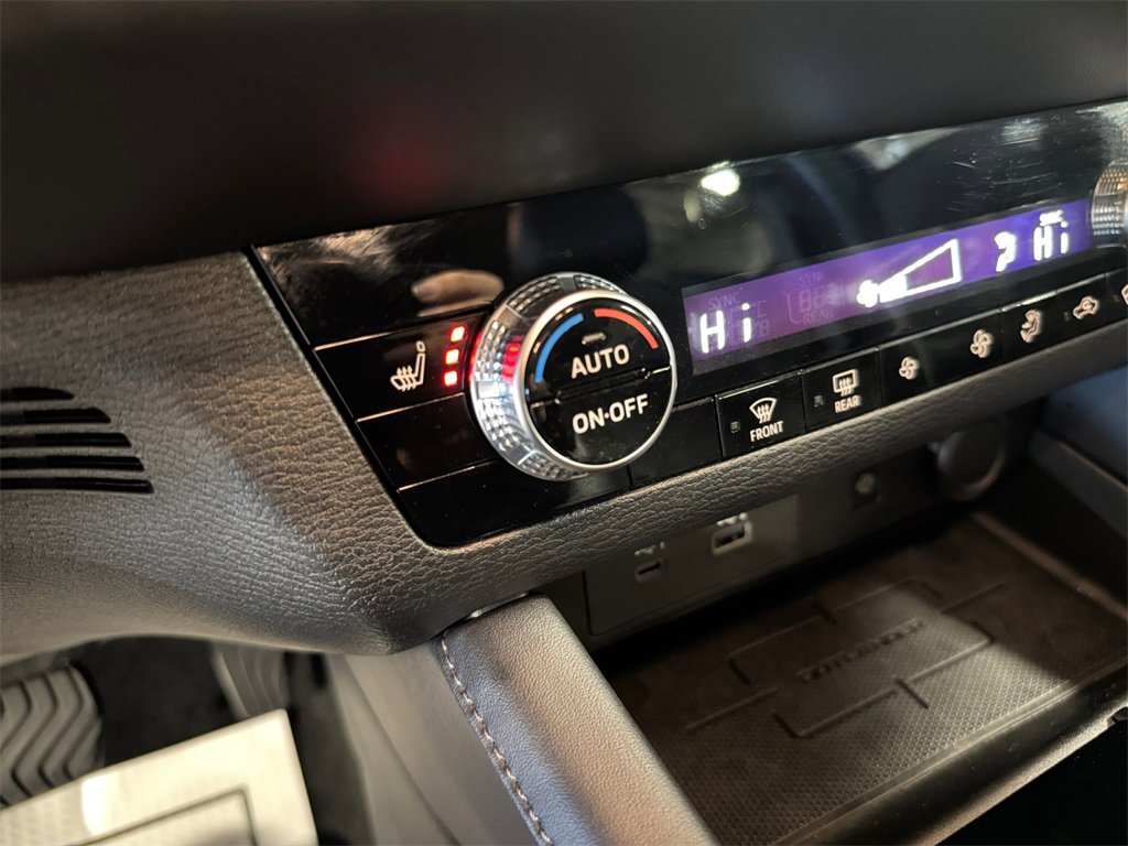 Used 2024 Mitsubishi Outlander SE image 30