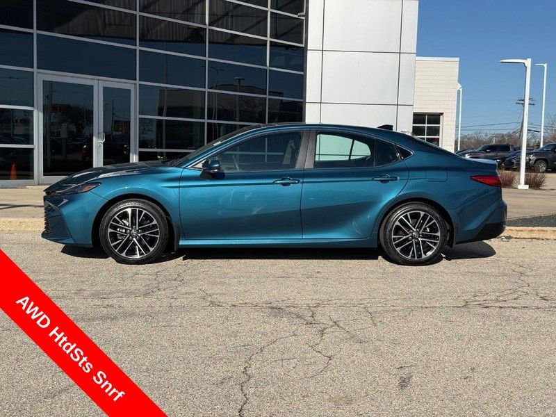 Used 2025 Toyota Camry XLE AWD/4WD image 6