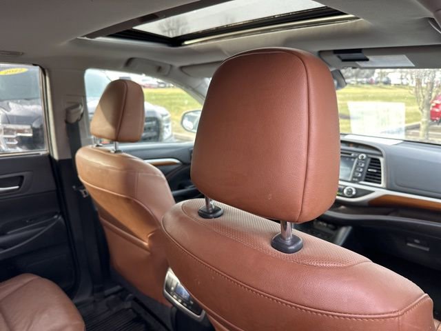 Used 2019 Toyota Highlander Limited image 14