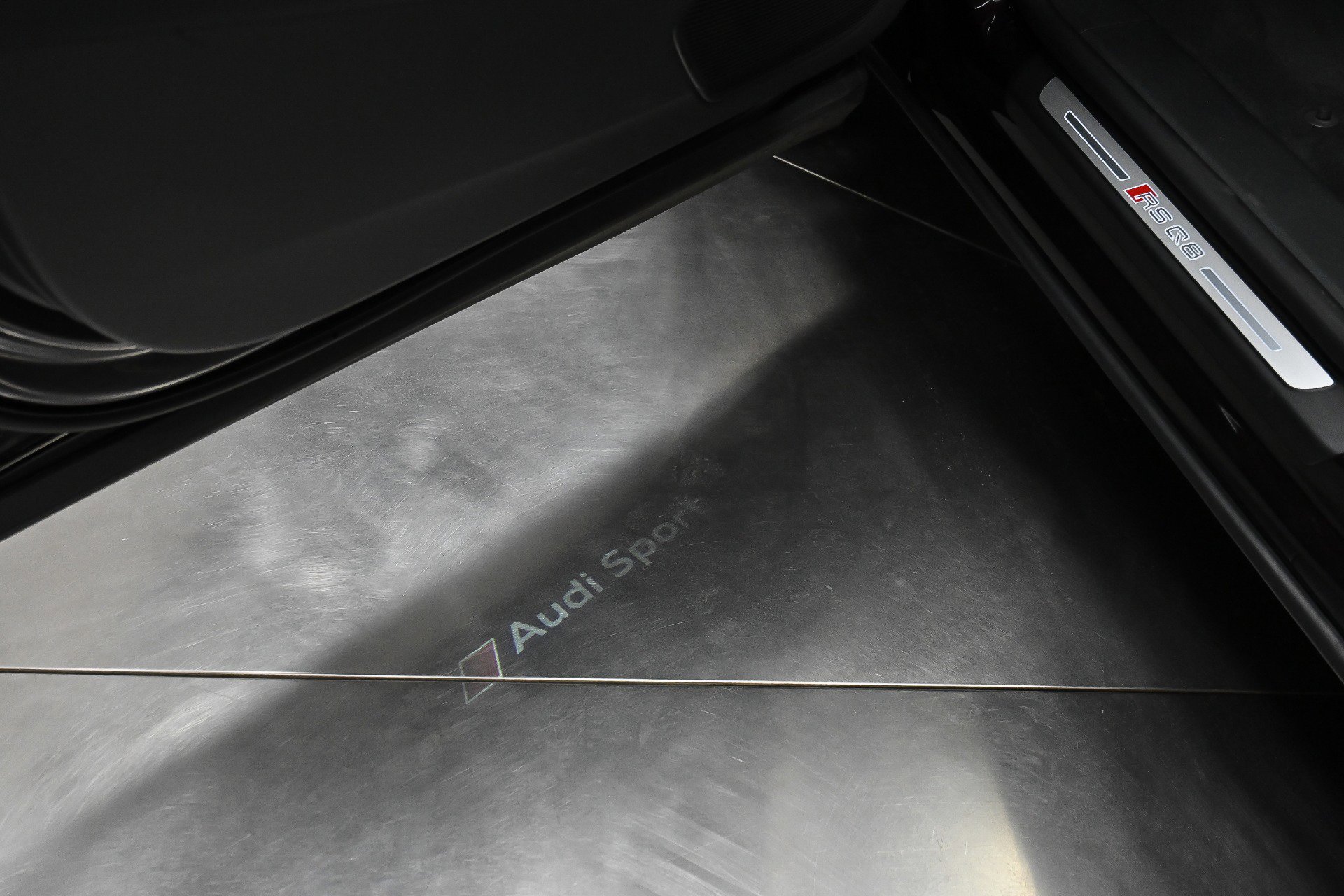 Used 2021 Audi RS Q8 w/ Carbon Optic Package image 21