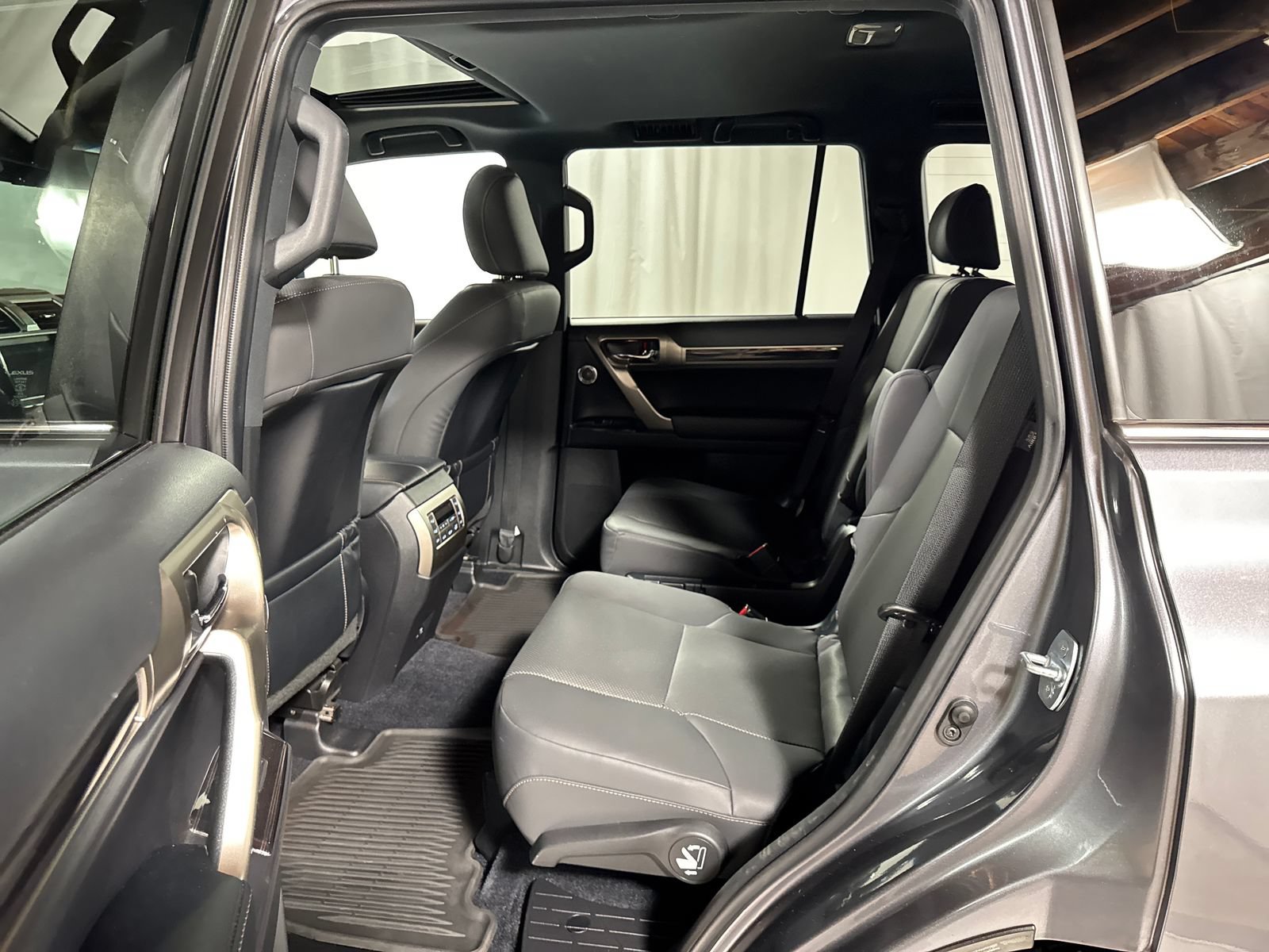 Used 2021 Lexus GX 460 Premium w/ Accessory Package AWD/4WD image 5
