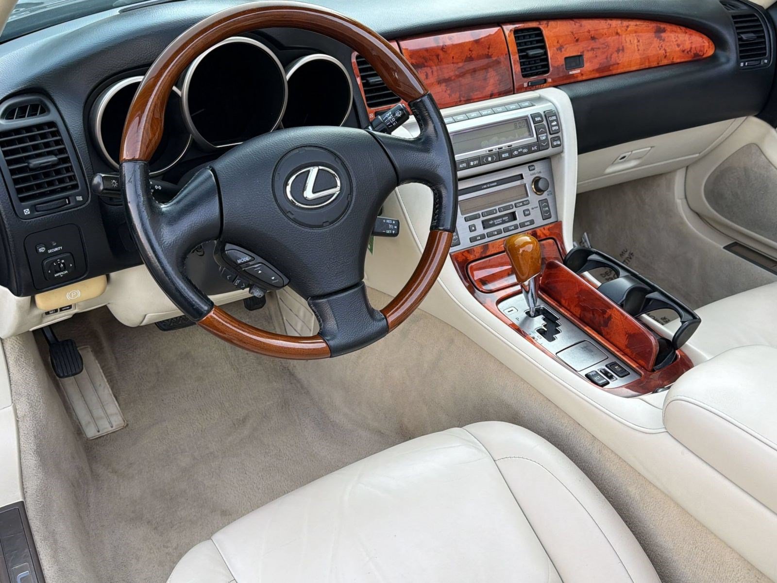 Used 2007 Lexus SC 430 Convertible RWD image 4