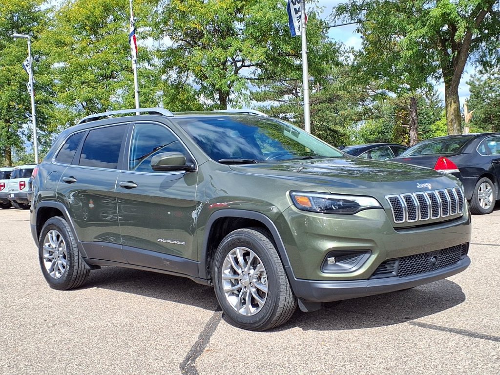 Used 2020 Jeep Cherokee Latitude Lux w/ Trailer Tow Group AWD/4WD image 3